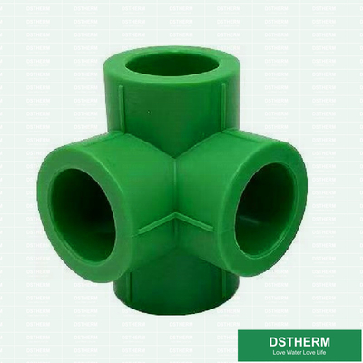 Garnitures de tuyau croisées égales en plastique de PPR pour l'offre eau froide/chaude